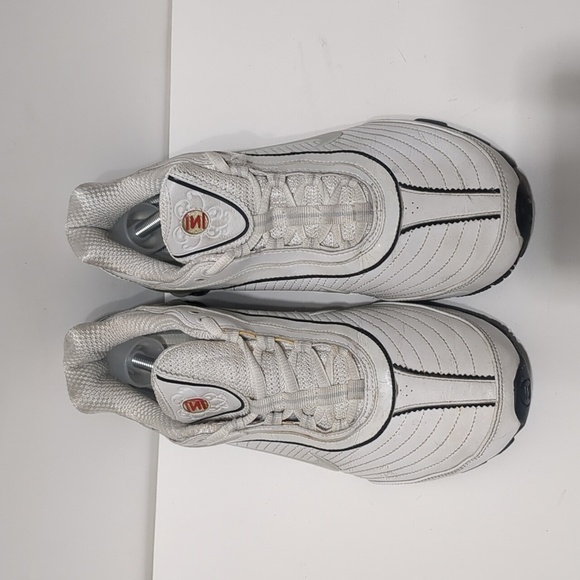 NIKE WOMENS SHOX WHITE/ BLACK leather SIZE 8.5 RARE RUNNING SHOES - Picture 3 of 10